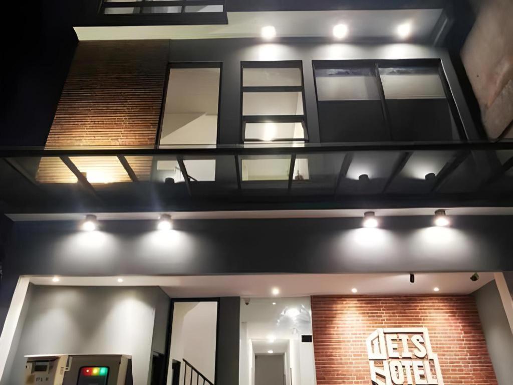 Weis Hotel Simpang Lima เซอมารัง ภายนอก รูปภาพ