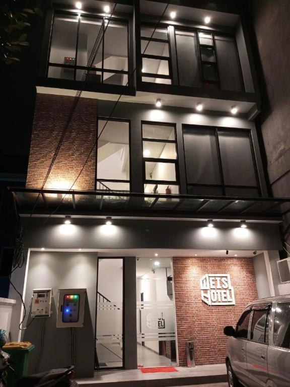 Weis Hotel Simpang Lima เซอมารัง ภายนอก รูปภาพ